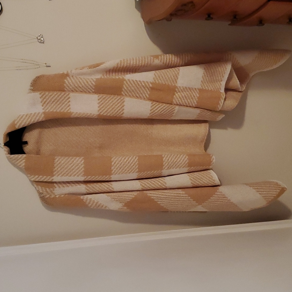 Cute Plaid Sweater Cardigan (Shawl style)
